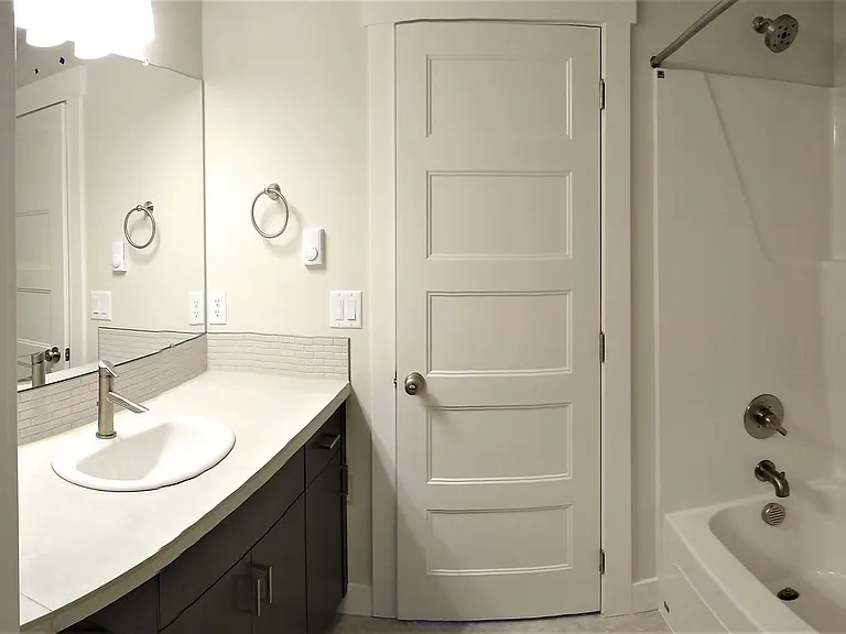1027 Wilson St #1401 — Photo 8