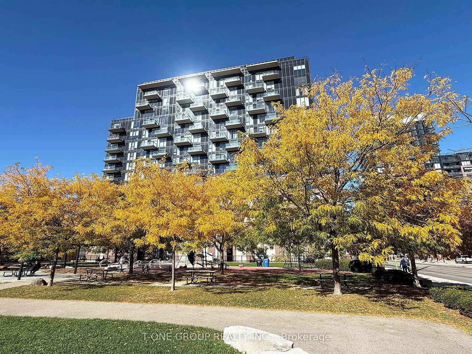 XO Condos — Photo 2