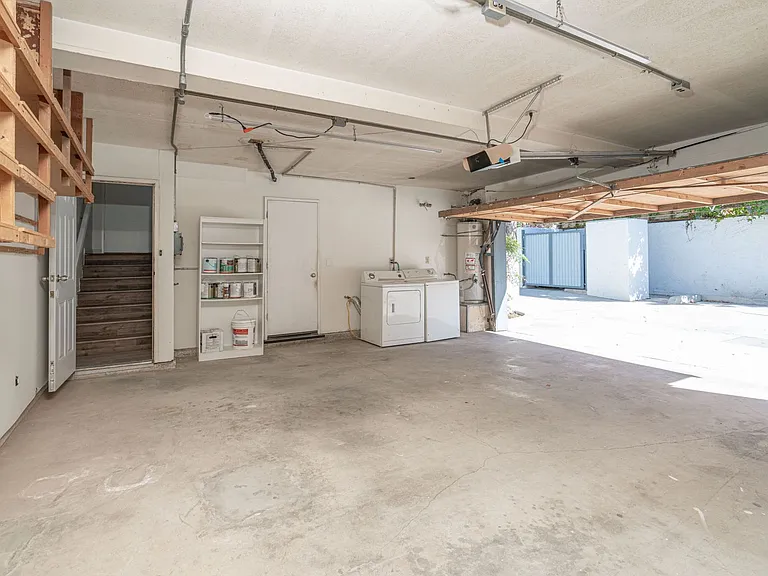 789 W 18th St #1A — Photo 30