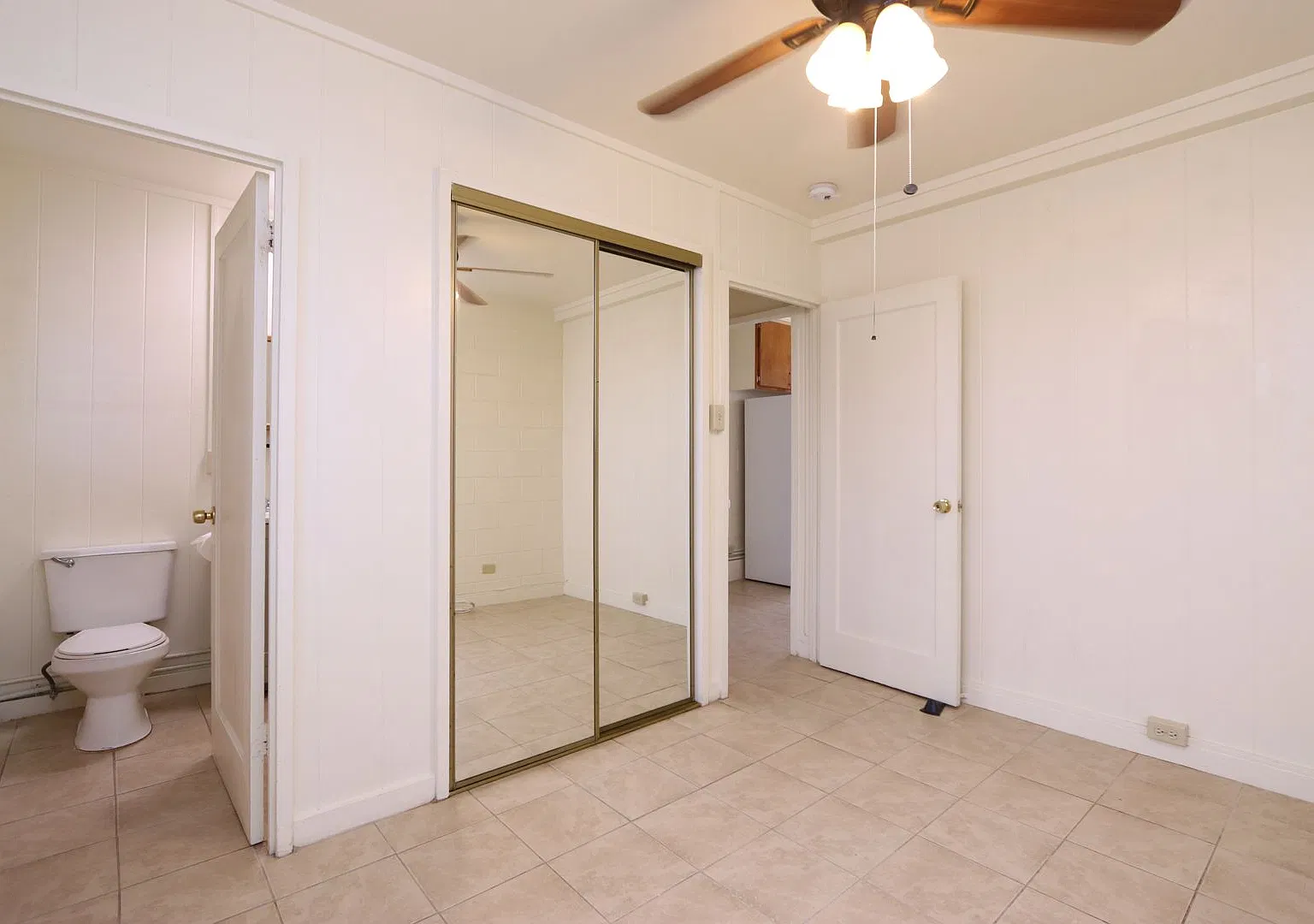 1 bedroom, 1 bath, 1 parking unit in 4 unit single level buiding in Kalihi — Photo 4