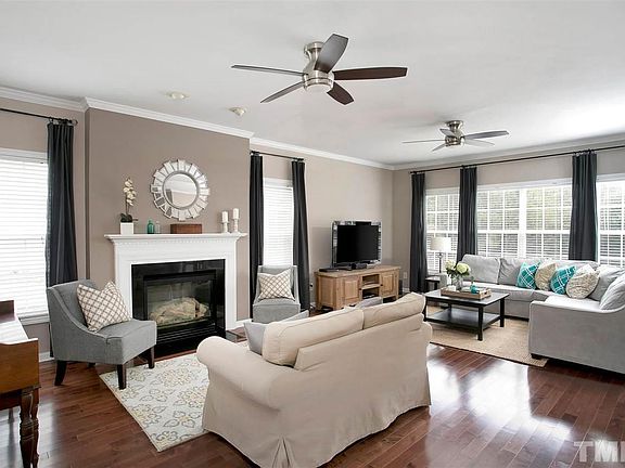 3rd image of 2409 Oleander Dr