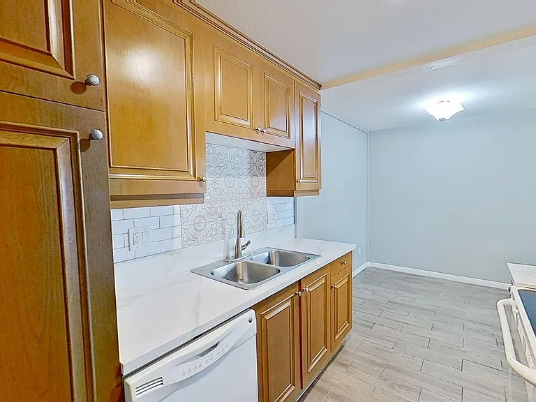 1040 W Macarthur Blvd #45 — Photo 11