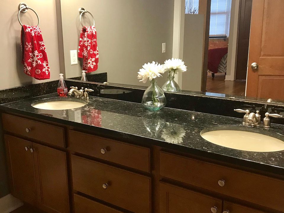 1st image of 553 Columbia Ave #319