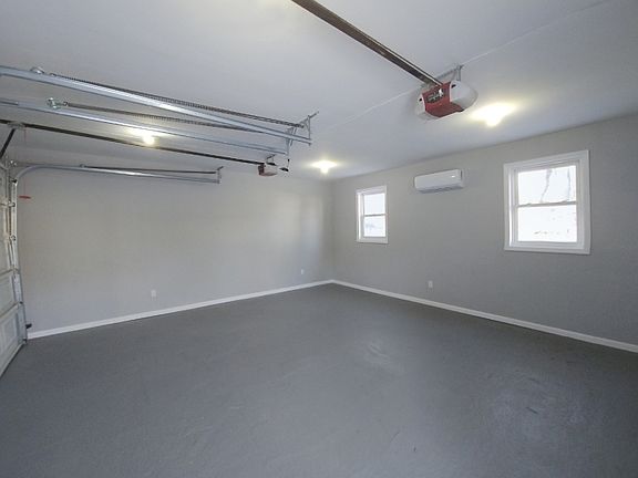 3rd image of 27 Forest Rd