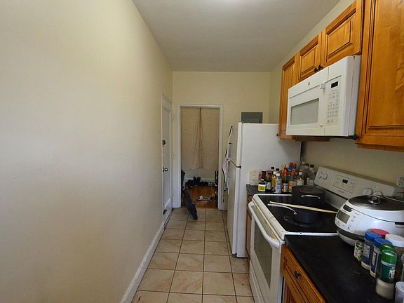 5th image of 106 Longwood Ave #4