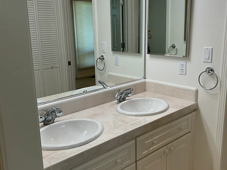 6676 Charing Cross Rd — Photo 16