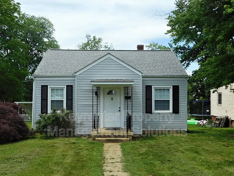 325 James Ave — Photo 1