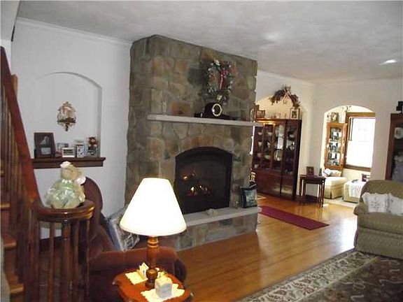 2nd image of 2328 Barrington Dr