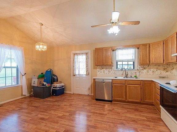 5th image of 104 Goose Hollow Dr