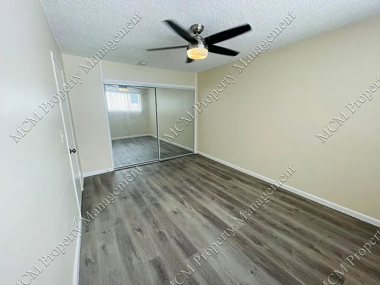 6051 Romaine St — Photo 9