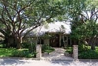 1st image of 208 E Kiwi St