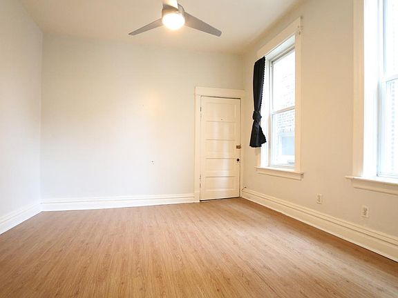 5th image of 2440 S Oakley Ave #1R
