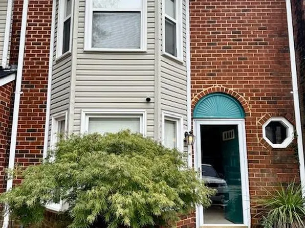 25 Candlelight Ln, Portsmouth, VA 23703