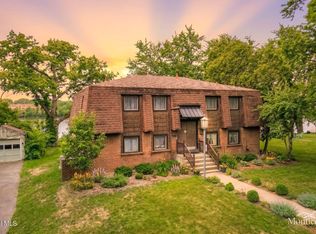 31 Riverside Ave, Rensselaer, NY 12144