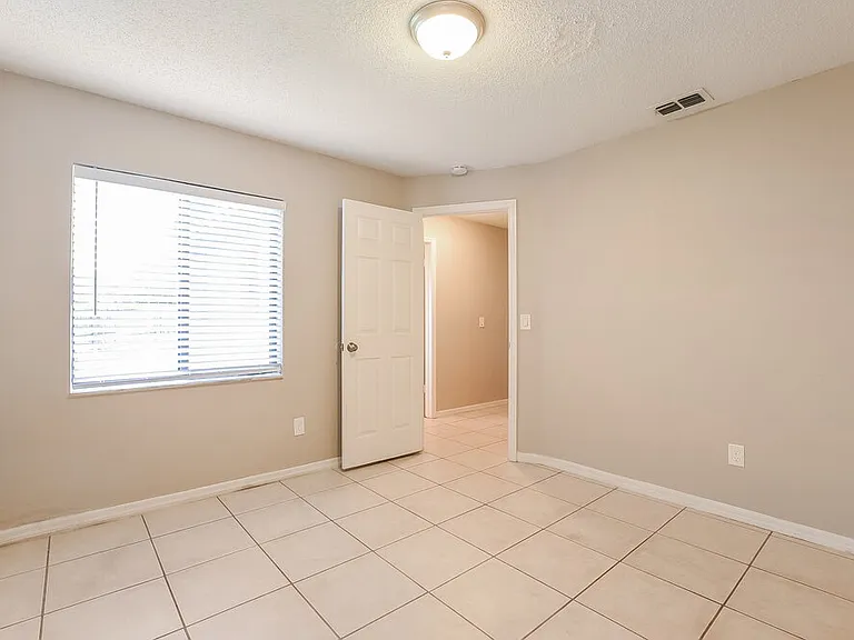 1003 Vernon Loop — Photo 12