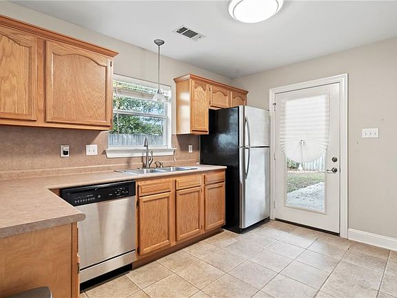 5th image of 173 Emerald Pines Ct