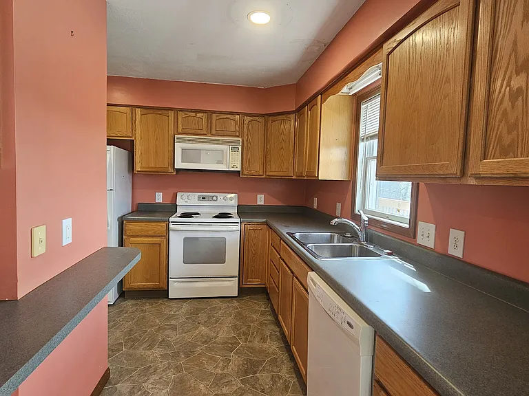1383 Bergamont St — Photo 12