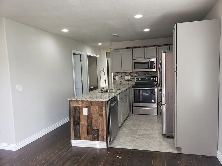 1711 Longview St — Photo 9