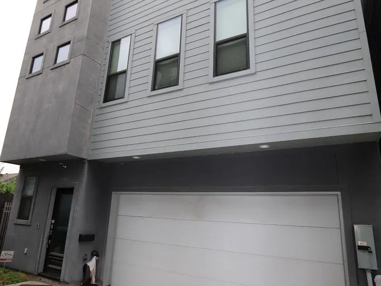 2103 Hadley St — Photo 1