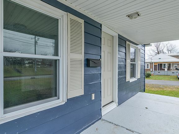 5th image of 1715 E Fairview Ave