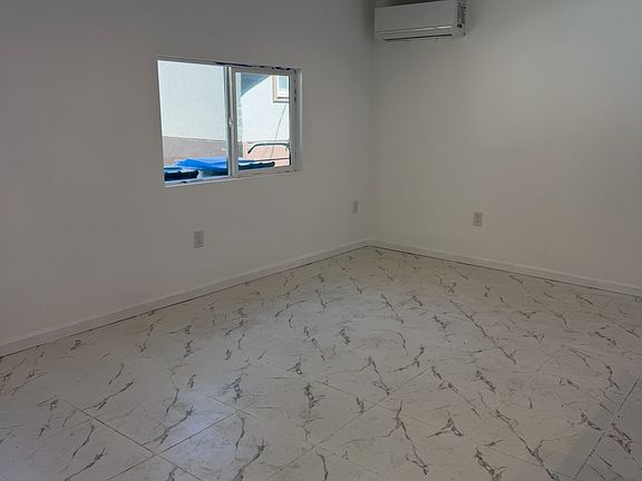5th image of 310A S Curry St