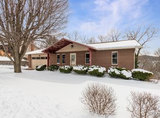 21 Forest View Dr, Arnold, MO 63010