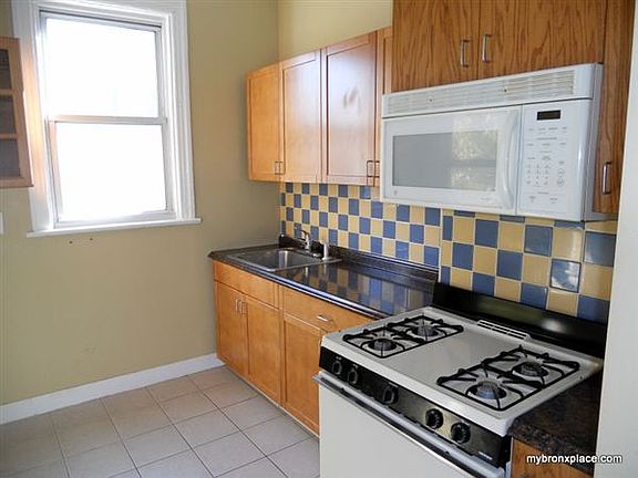 4-197 St And Bainbrige 3 Brms-003