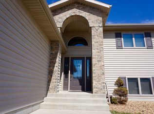 2134 3rd St W, Dickinson, ND 58601