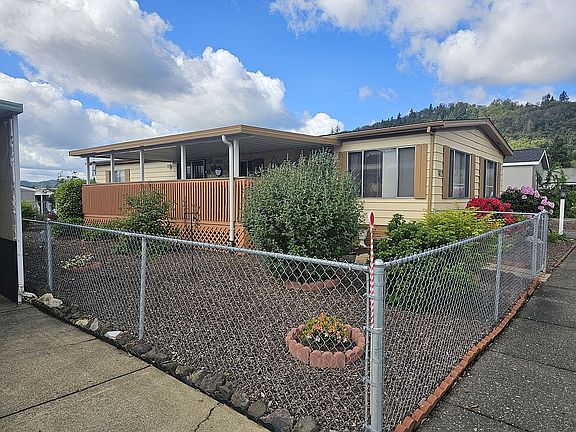 3rd image of 302 Shadow Ranch Ln