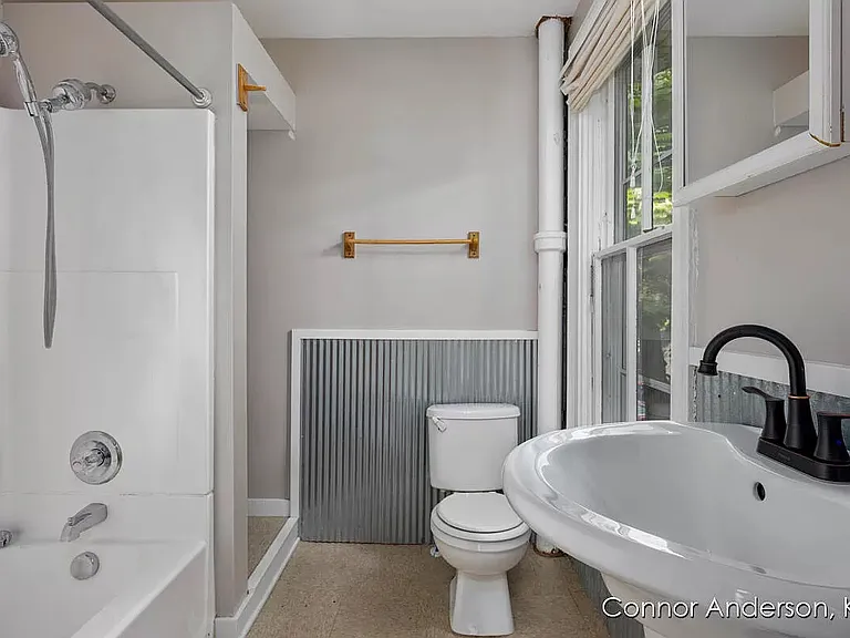 469 Crescent St NE — Photo 8