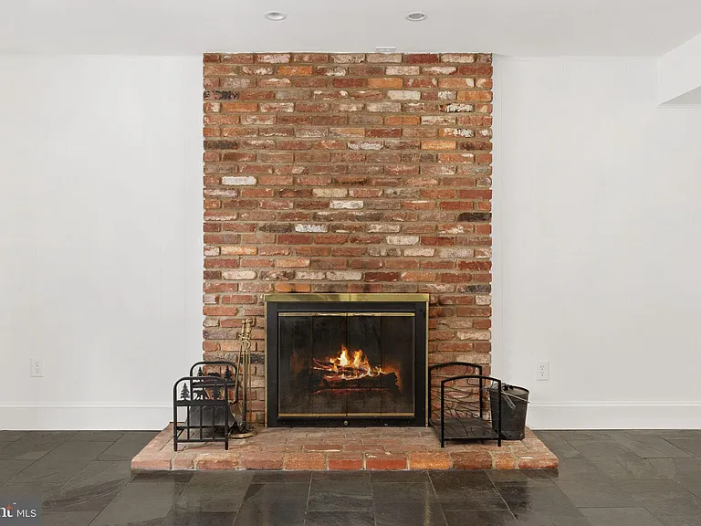 6901 Murray Ln — Photo 15
