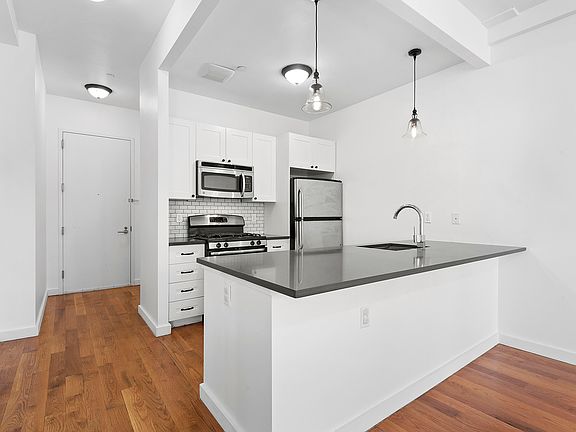 5th image of 226 15th St #E