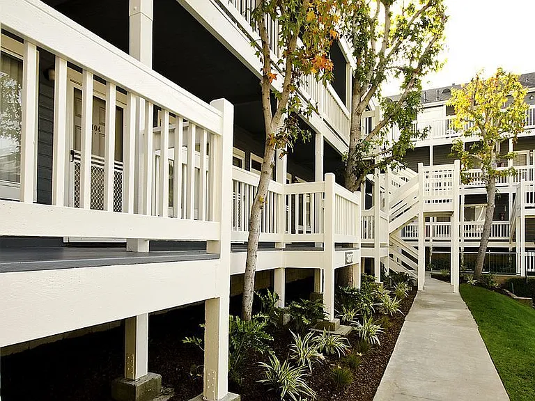 The Grand Terrace Apartments — Photo 23