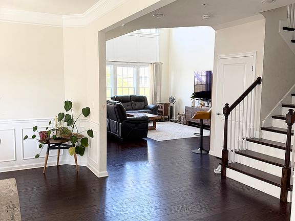 3rd image of 32 Poplar Ln