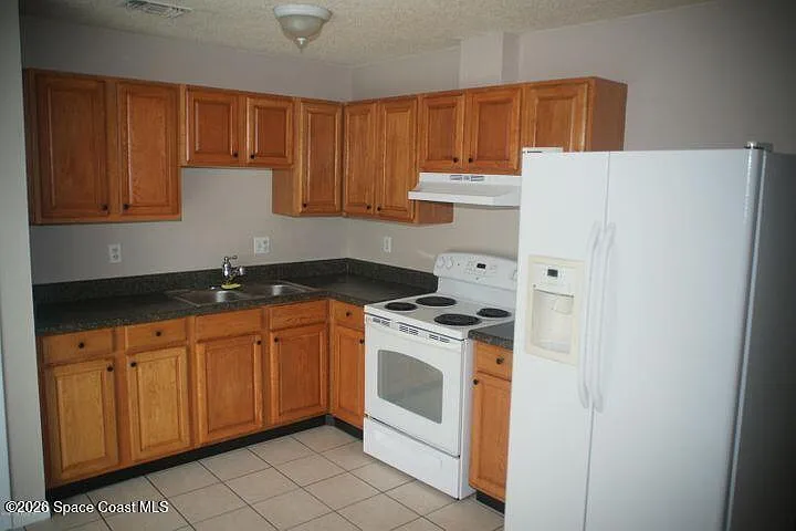 461 Ellington Ave SE — Photo 11