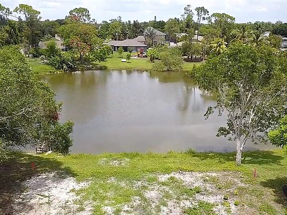3rd image of 18613 Cedar Dr W