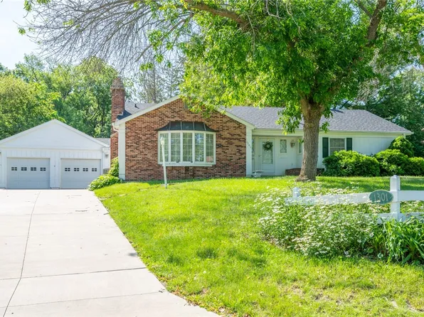 1301 S 4th Ave W, Newton, IA 50208