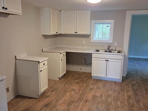 2nd image of 4717 Mint Ave