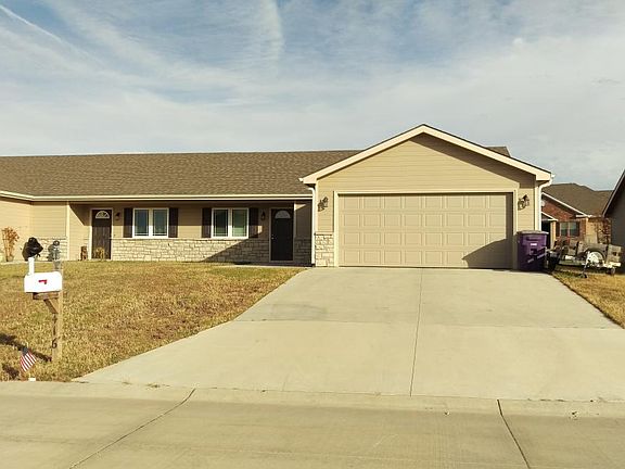 2nd image of 416 Highland Grove Dr