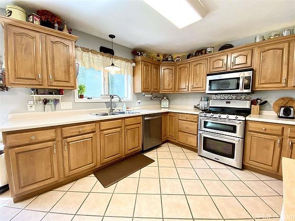 5th image of 15 Aspen Ln