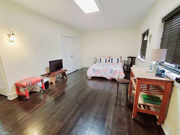 2nd image of 65 Bedford St