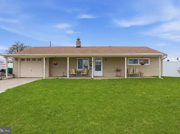 396 Pinewood Dr, Levittown, PA 19054