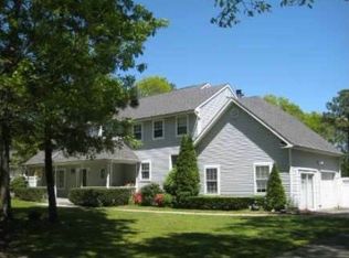 5 Hilltop Ln, Manorville, NY 11949
