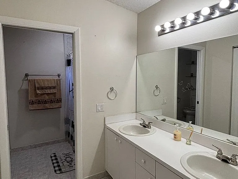 1133 SE 13th Ter — Photo 5