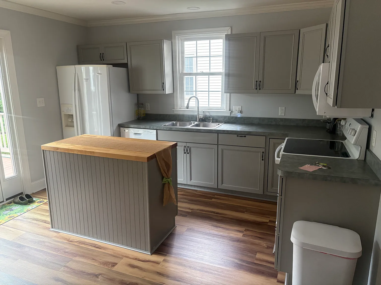 3 bed, 1.5 bath, 1980 sqft, $2,100 — Photo 4