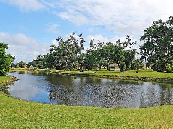 2nd image of 1901 The Oaks Blvd