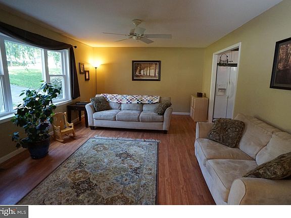 3rd image of 471 Donofrio Dr