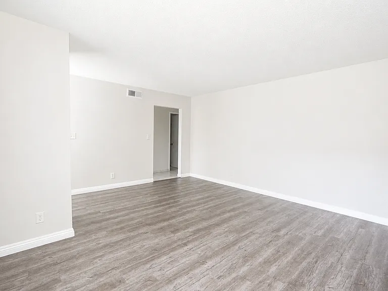571 E Richland St #K — Photo 4