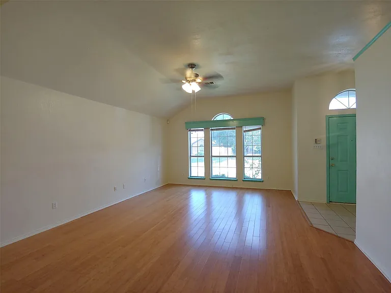 3105 Scenic Glen Dr — Photo 4