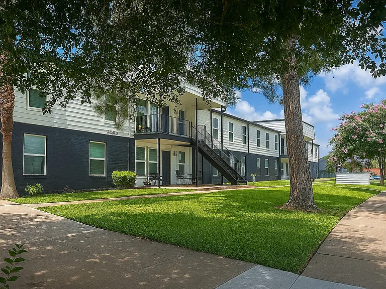 Valencia Grove Apartments — Photo 18